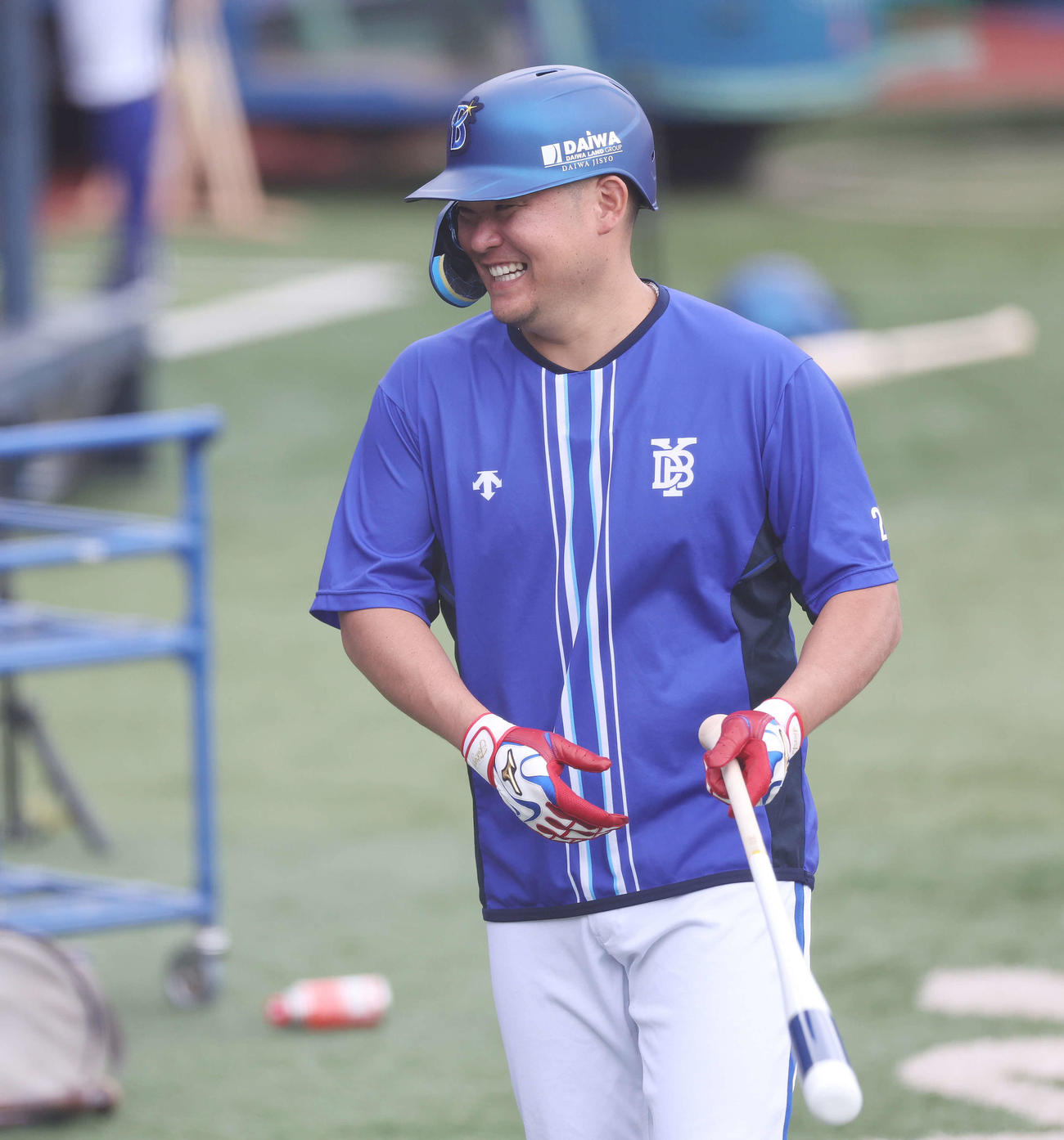DeNA対ヤクルト　試合前、笑顔を見せるDeNA筒香（撮影・宮地輝）