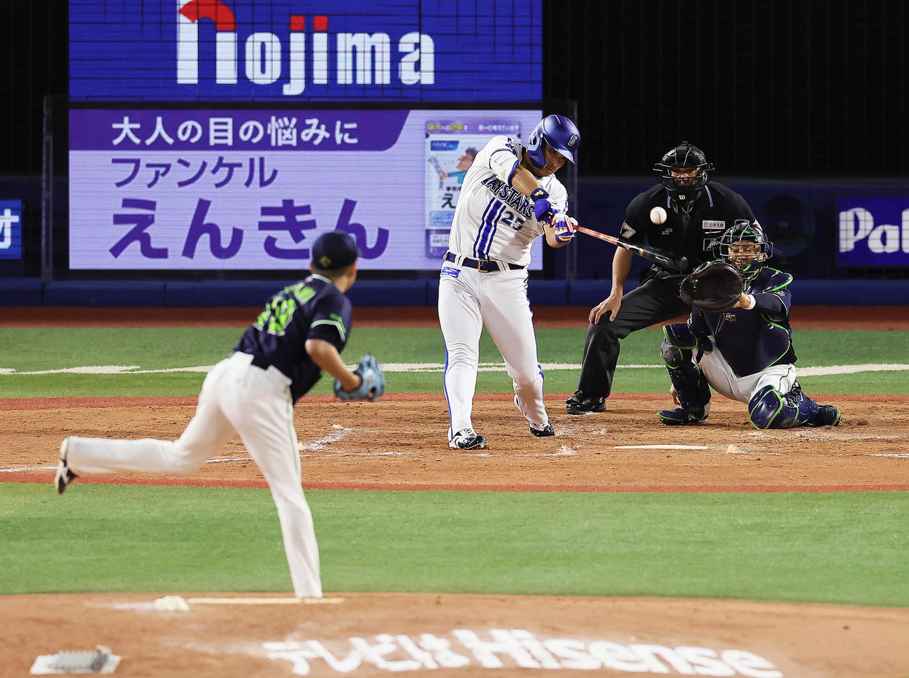 DeNA対ヤクルト　4回裏DeNA1死二塁、筒香は中飛に倒れる。投手石川（撮影・足立雅史）