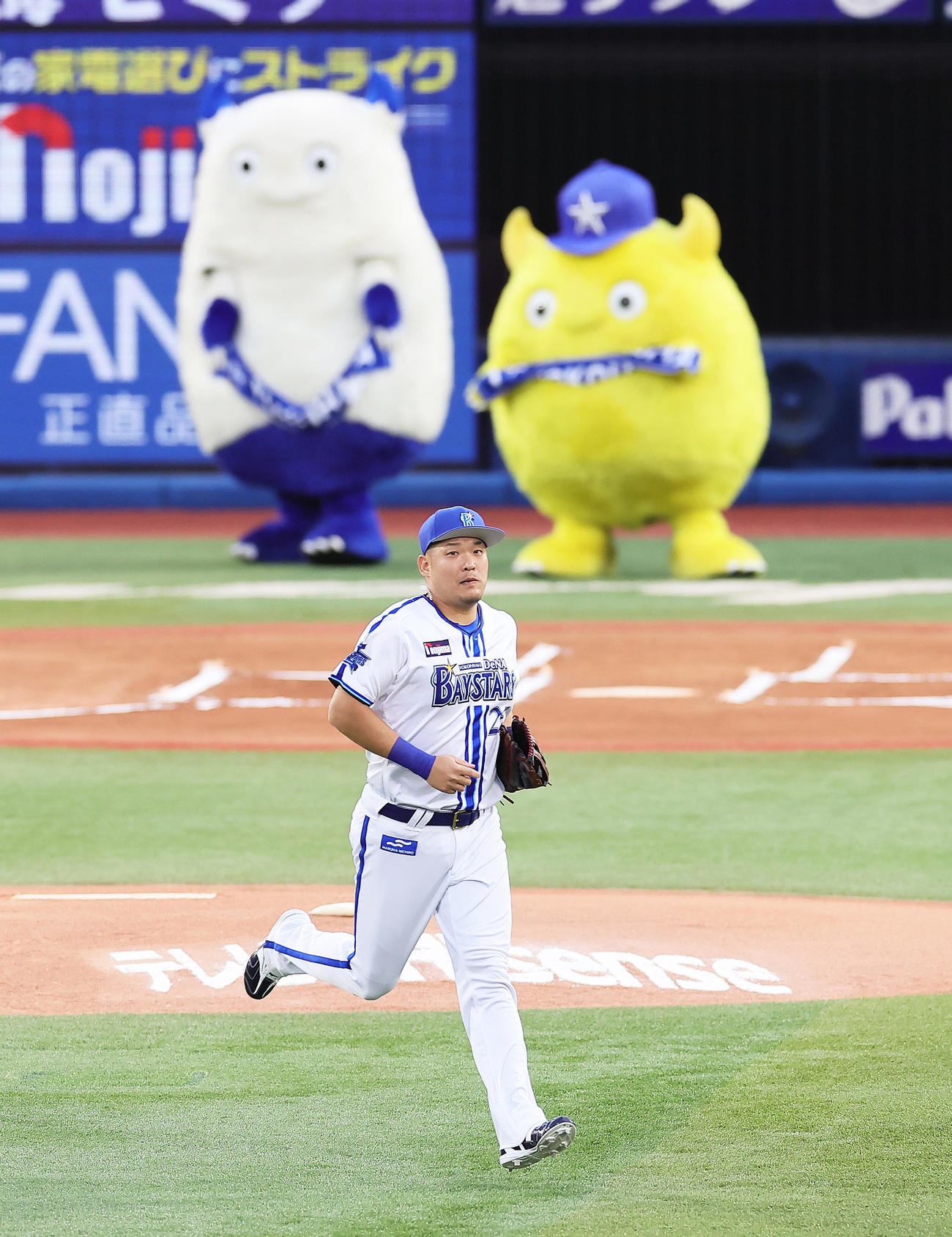 DeNA対ヤクルト　グラウンドに登場したDeNA筒香（撮影・足立雅史）