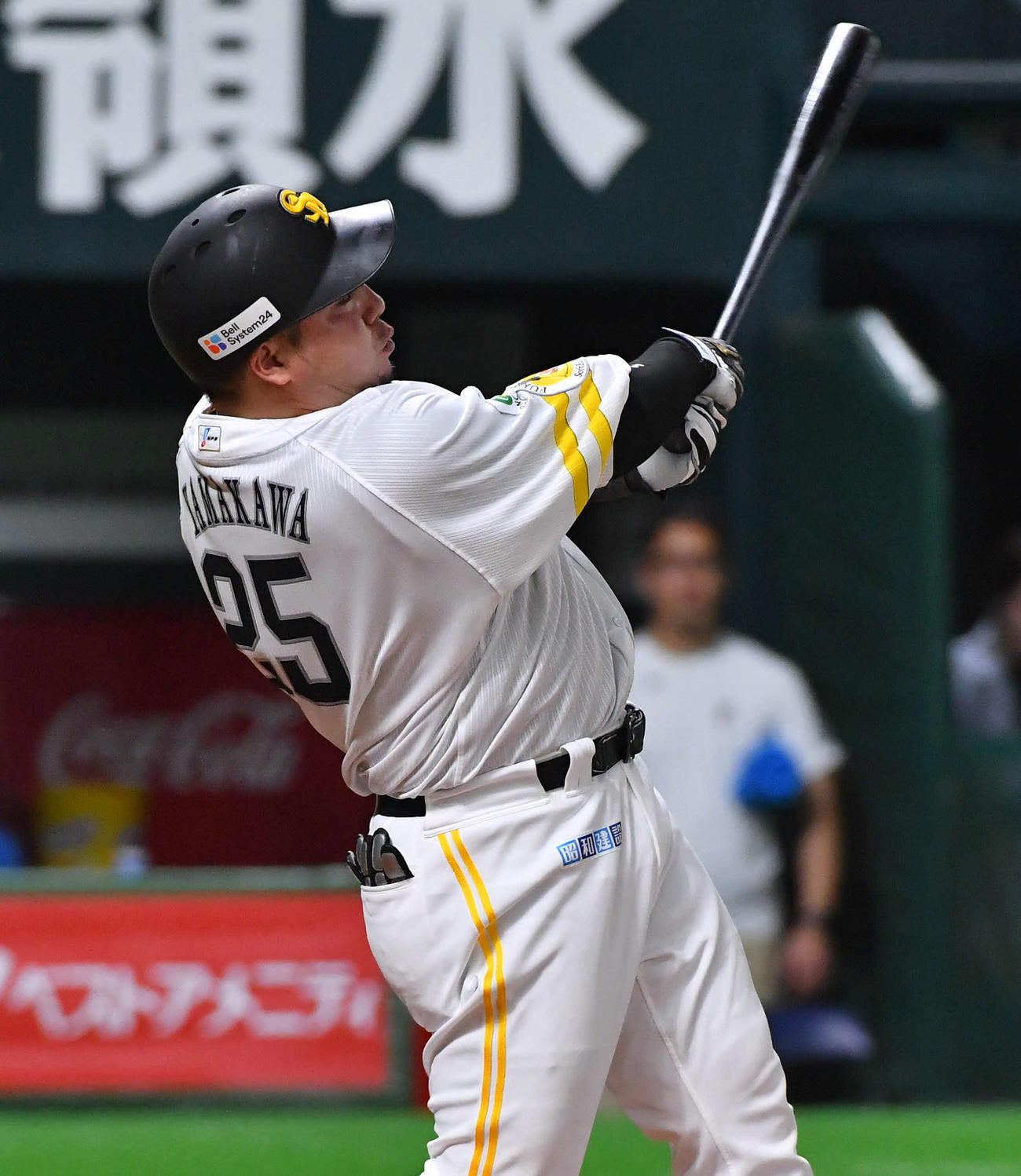 ソフトバンク対日本ハム　3回裏ソフトバンク無死一塁、山川は逆転の左越え2点本塁打を放つ（撮影・岩下翔太）