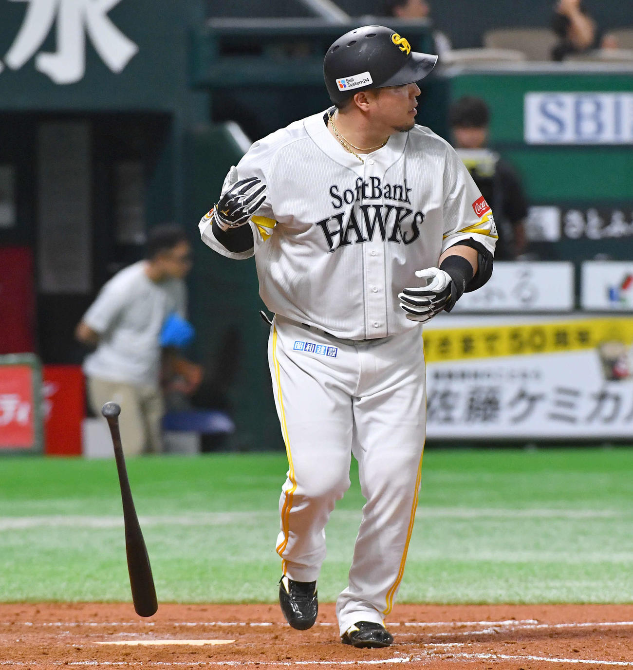 ソフトバンク対日本ハム　3回裏ソフトバンク無死一塁、山川は逆転の左越え2点本塁打を放つ（撮影・岩下翔太）
