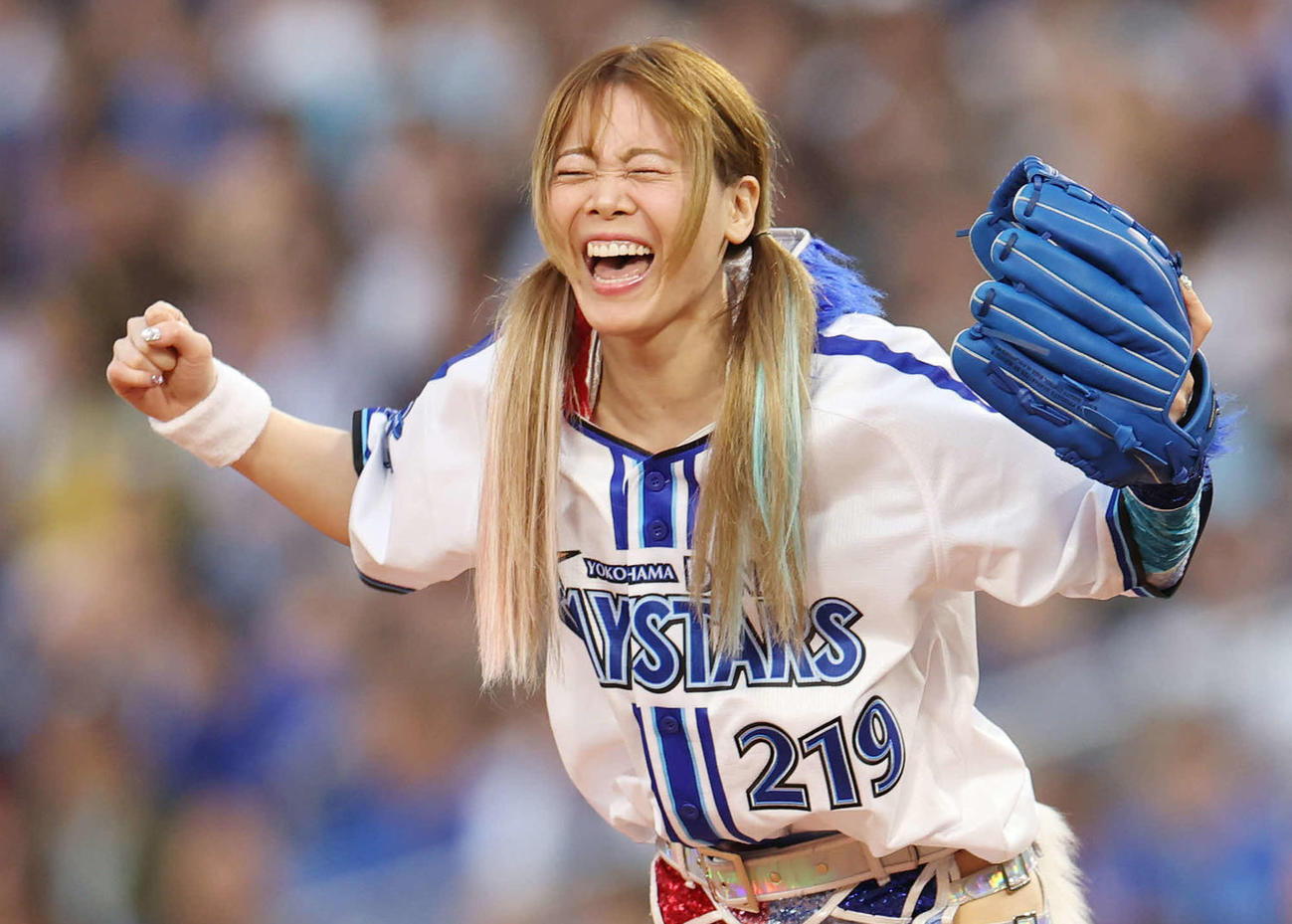 DeNA対ヤクルト　始球式を投げた岩谷麻優（撮影・宮地輝）