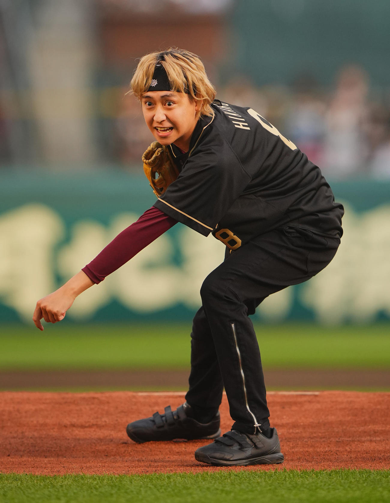 楽天対オリックス　セレモニアルピッチを務める八乙女光（撮影・垰建太）
