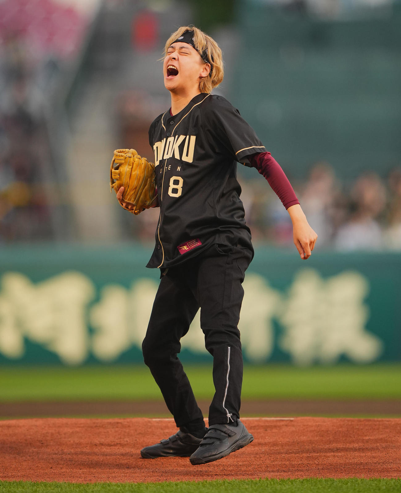 楽天対オリックス　セレモニアルピッチを務める八乙女光（撮影・垰建太）