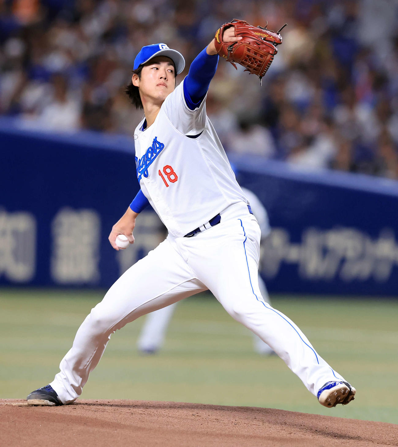 中日対巨人　力投する中日先発の梅津（撮影・浅見桂子）