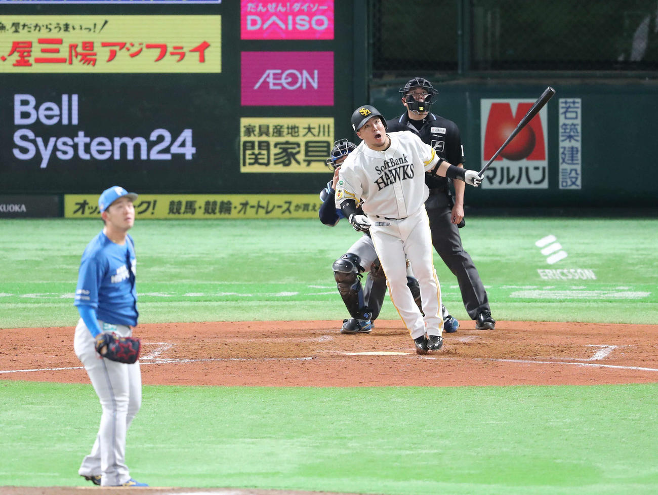 ソフトバンク対日本ハム　5回裏ソフトバンク無死、山川は左中間に本塁打を放つ（撮影・梅根麻紀）