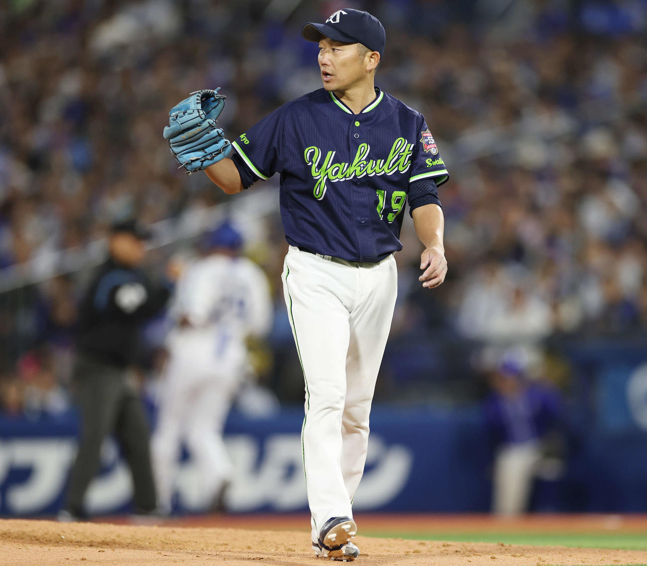 DeNA対ヤクルト　4回裏DeNA2死三塁、伊藤を遊ゴロに抑えた石川（撮影・宮地輝）