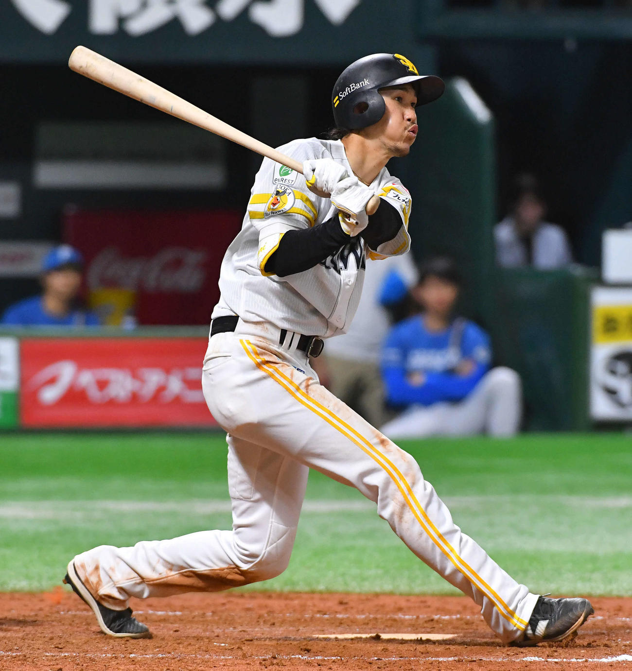 ソフトバンク対日本ハム　4回裏ソフトバンク無死一塁、三森は勝ち越しの右越え2点本塁打を放つ（撮影・岩下翔太）