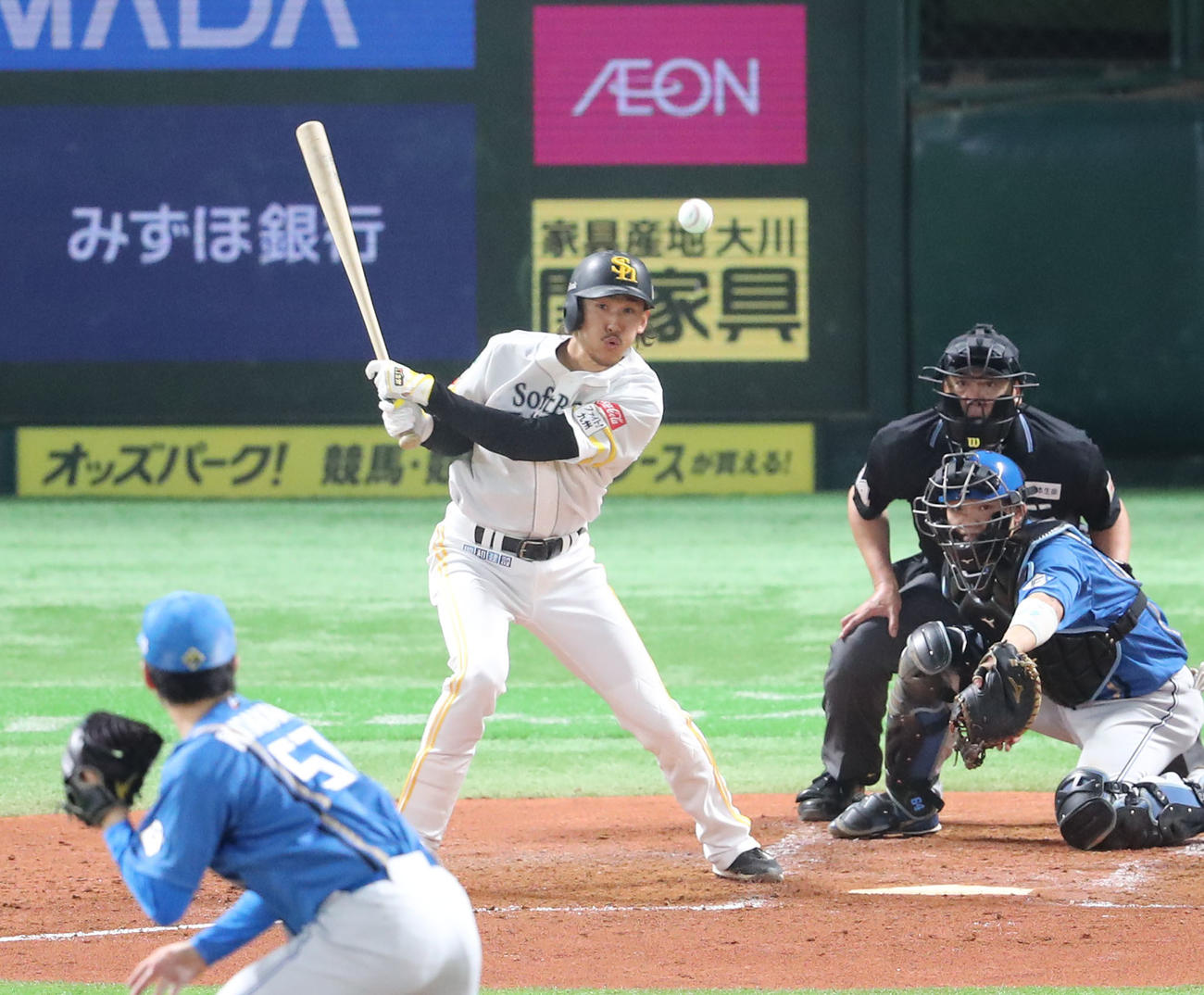 ソフトバンク対日本ハム　2回裏ソフトバンク1死三塁、三森は中前に適時打を放つ（撮影・梅根麻紀）