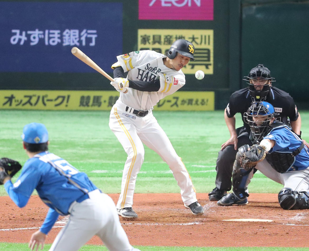 ソフトバンク対日本ハム　2回裏ソフトバンク1死三塁、三森は中前に適時打を放つ（撮影・梅根麻紀）