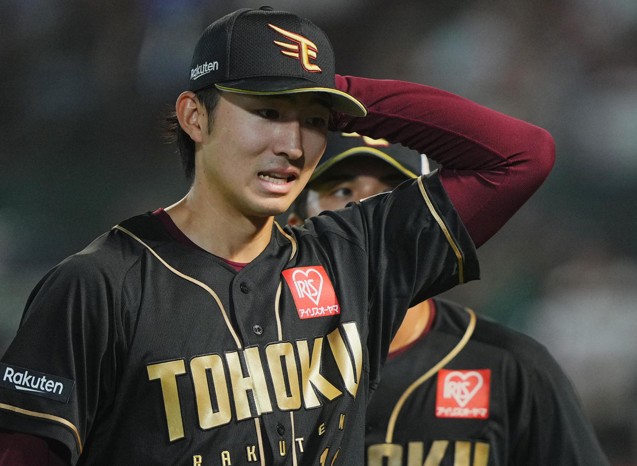 楽天対オリックス　4回表の登板を終え3失点を喫した楽天荘司はさえない表情を見せる（撮影・垰建太）