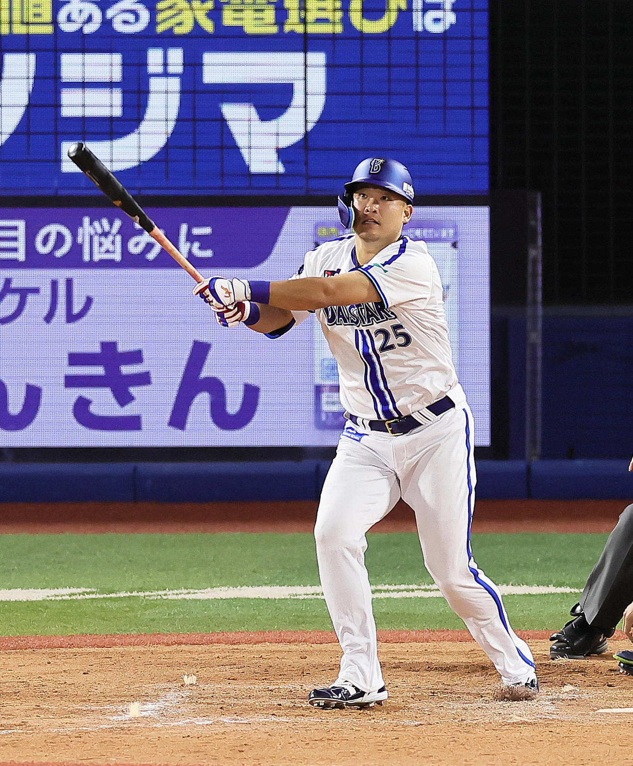 DeNA対ヤクルト　8回裏DeNA、2死一、二塁、筒香は3点本塁打を放つ（撮影・足立雅史）