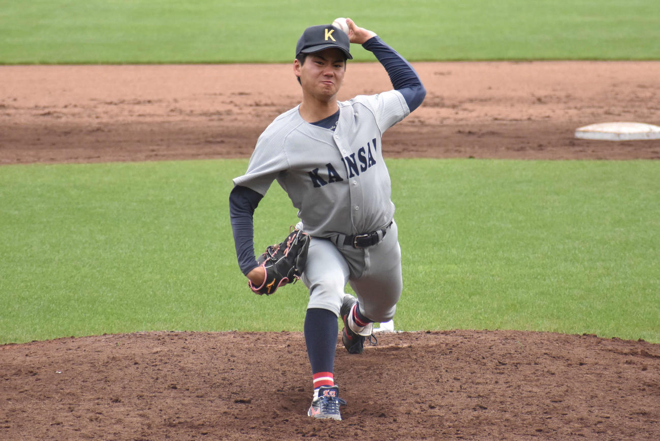 同大戦の6回から登板した関大・金丸（撮影・古財稜明）