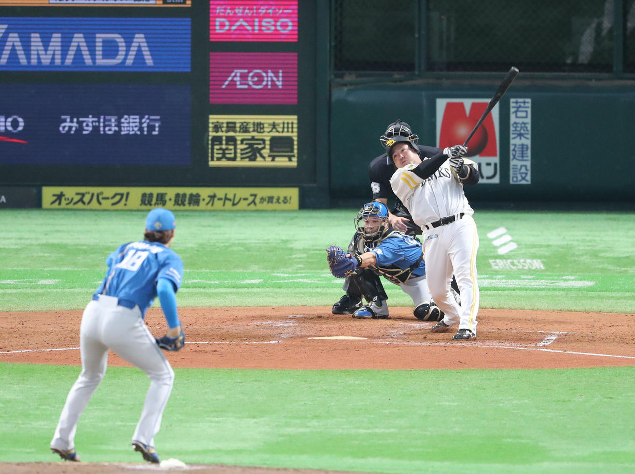 ソフトバンク対日本ハム　4回裏ソフトバンク無死、山川は右越えに同点となる本塁打を放つ（撮影・梅根麻紀）