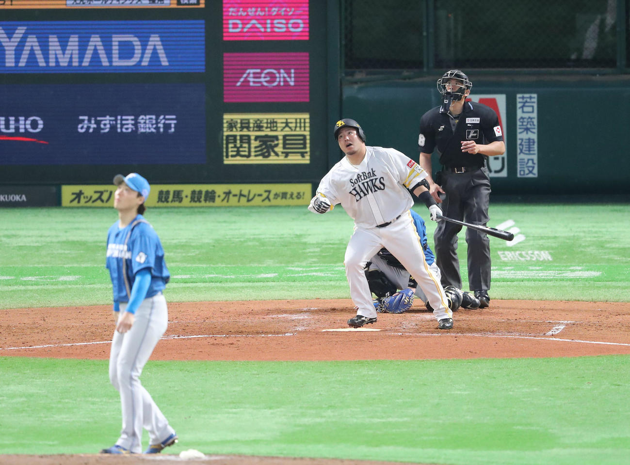 ソフトバンク対日本ハム　4回裏ソフトバンク無死、山川は右越えに同点となる本塁打を放つ（撮影・梅根麻紀）