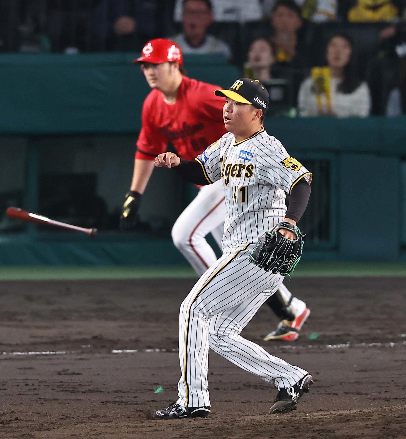 阪神対広島　5回表広島2死一塁、村上は床田に右前打を浴びる（撮影・上田博志）