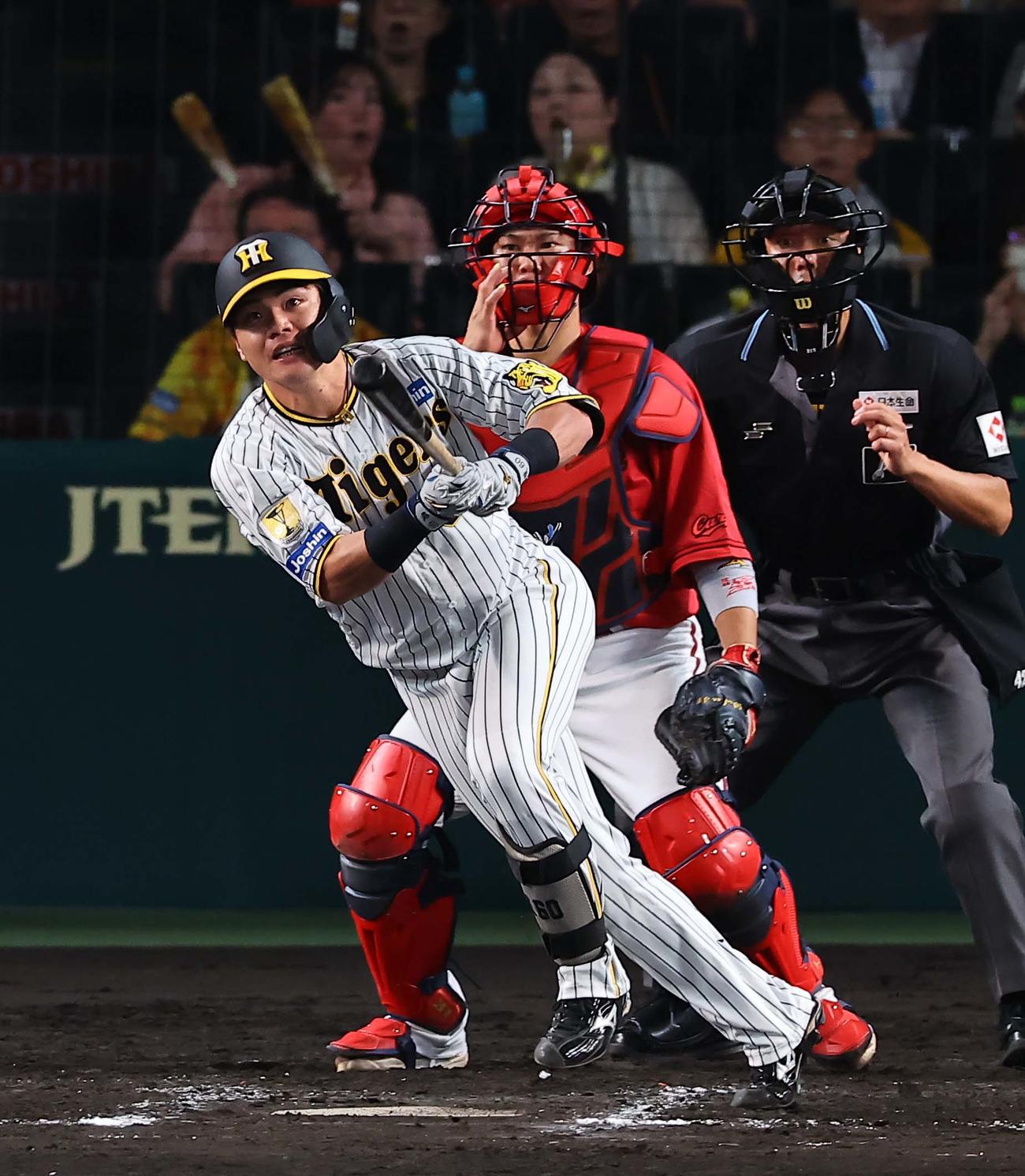 阪神対広島　7回裏阪神2死満塁、小野寺は遊飛に倒れる（撮影・上田博志）