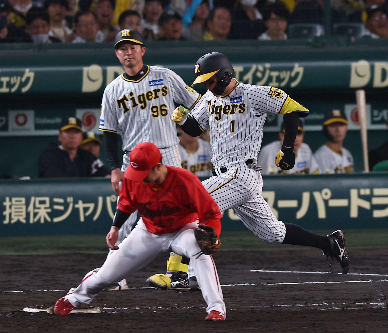 阪神対広島　8回裏阪神2死満塁、森下は二ゴロに倒れる（撮影・上田博志）