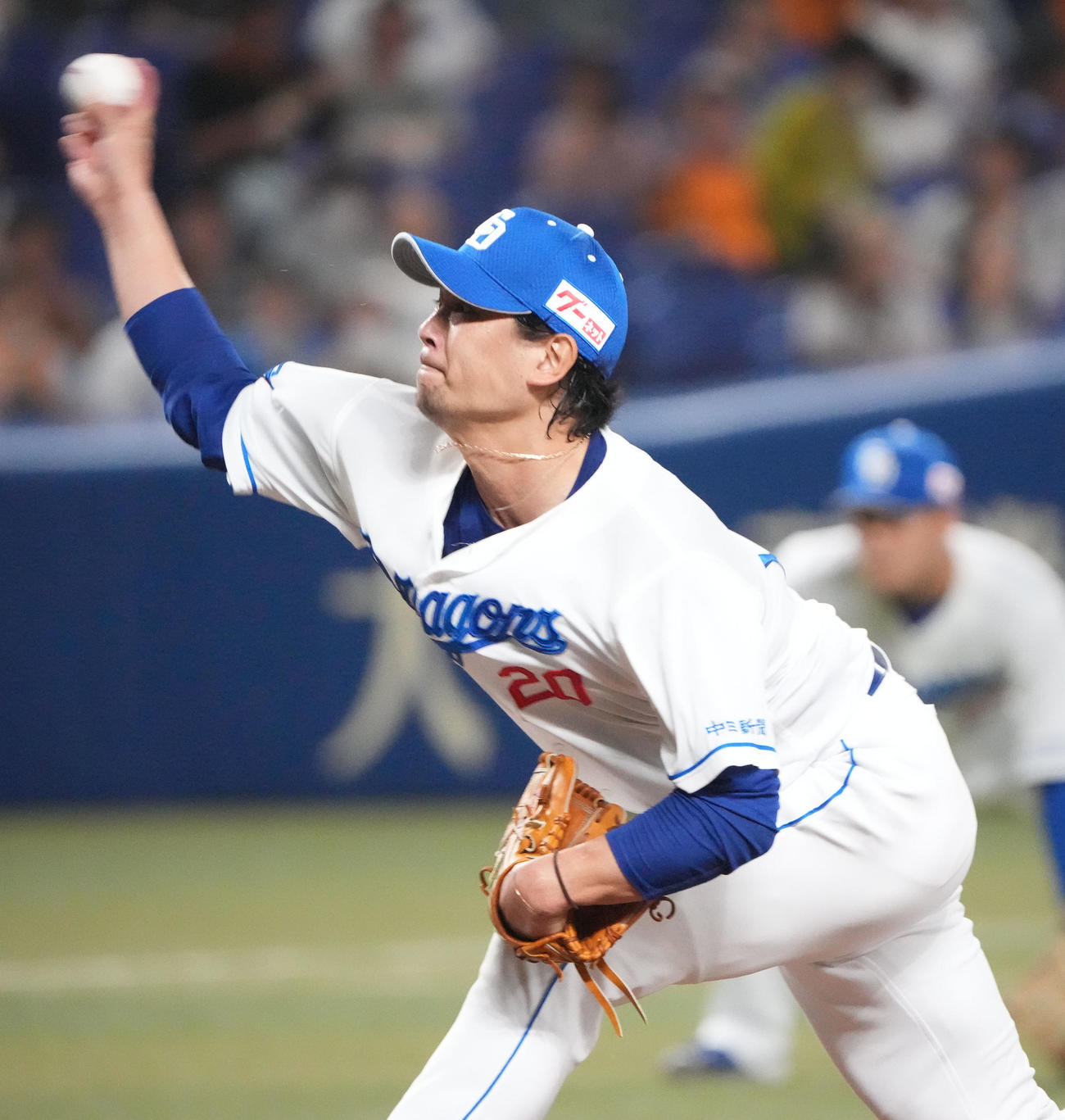 中日対巨人　1回表、登板する中日先発の涌井（撮影・森本幸一）