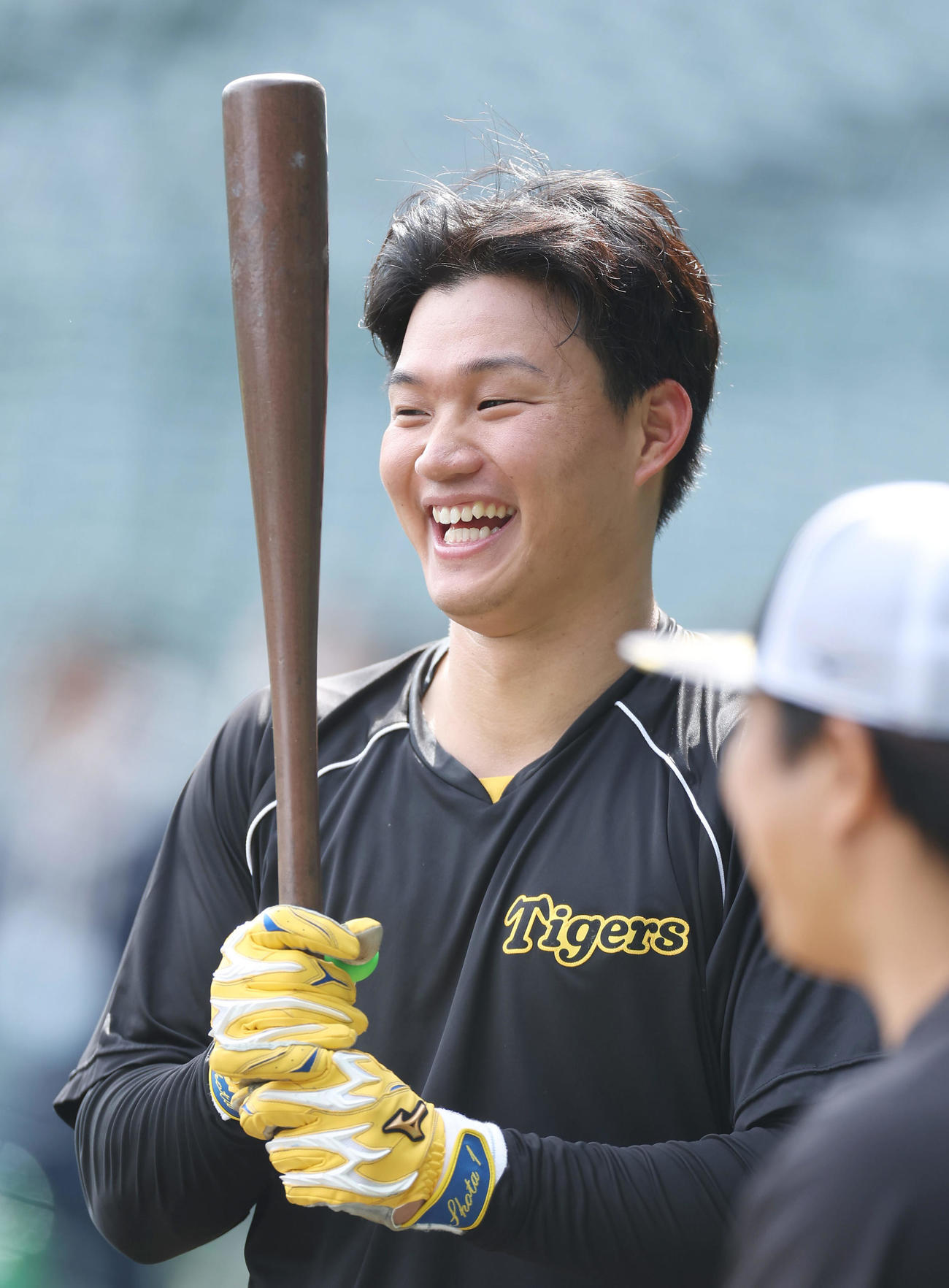阪神対広島　試合前練習で笑顔を見せる阪神森下（撮影・前田充）