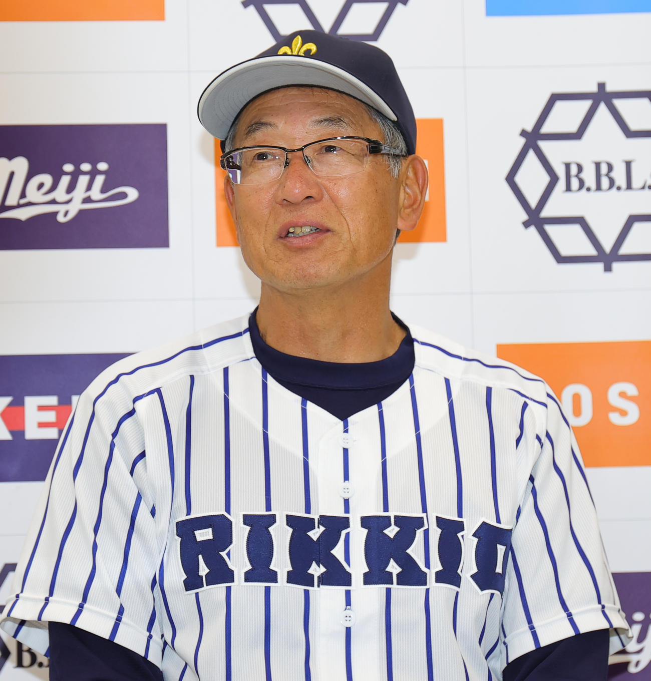 立大対慶大　試合後に会見する立大・木村監督（撮影・野上伸悟）