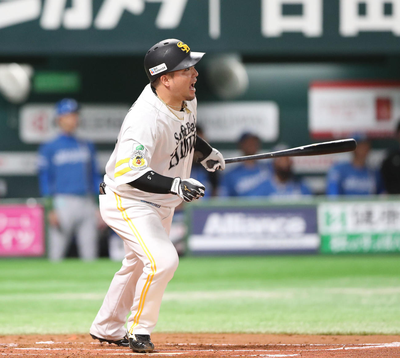 ソフトバンク対日本ハム　1回裏ソフトバンク2死三塁、山川は右前に同点適時打を放つ（撮影・梅根麻紀）