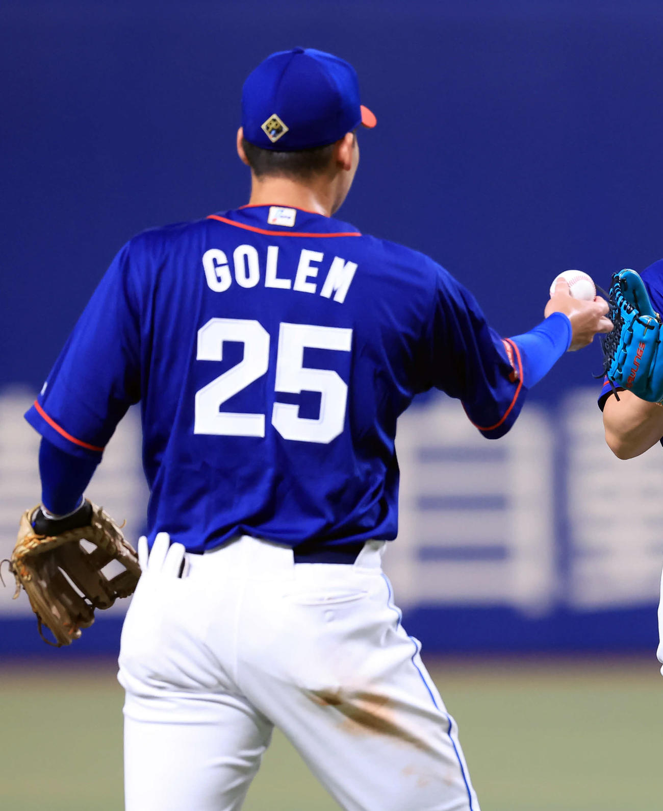 中日対巨人　石川昂は「GOLEM」（撮影・浅見桂子）