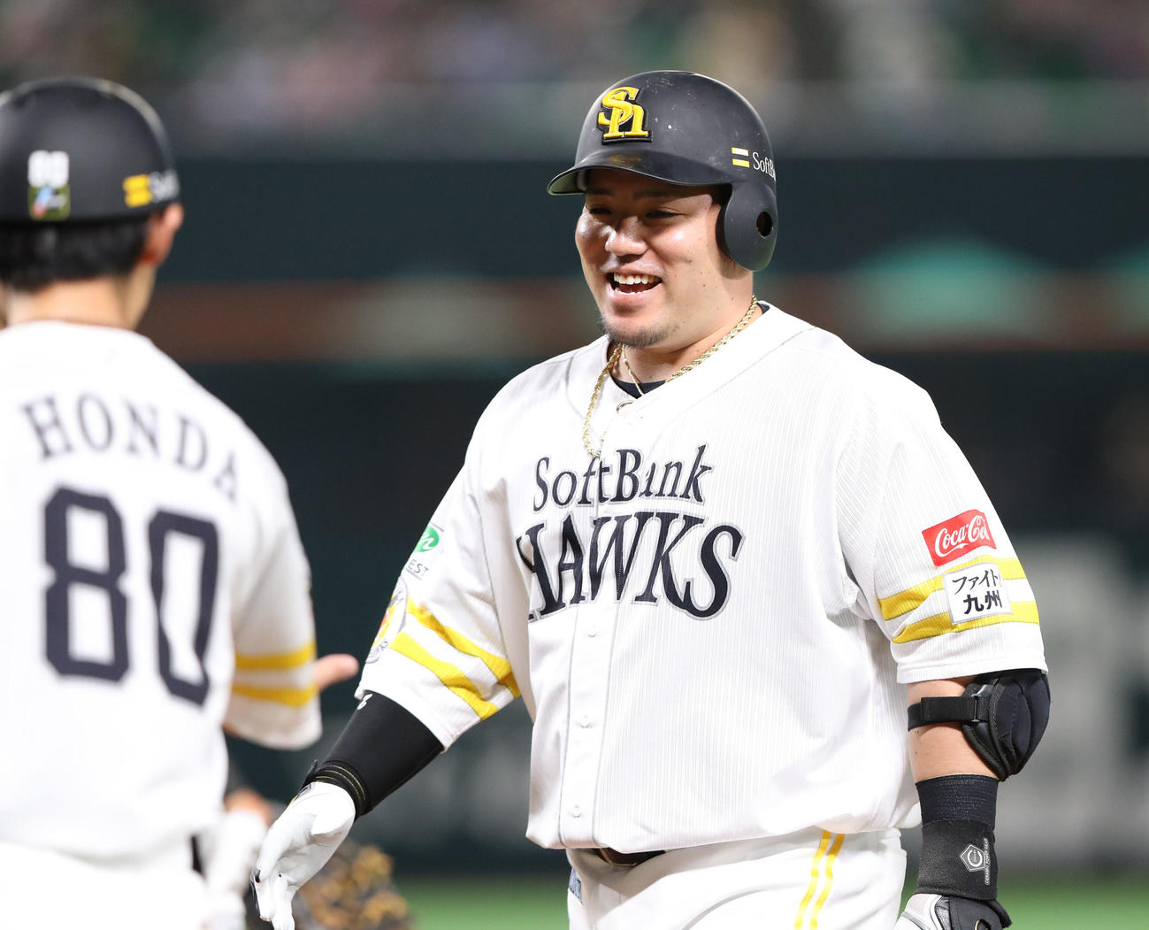 ソフトバンク対日本ハム　1回裏ソフトバンク2死三塁、山川は右前に同点適時打を放ち笑顔（撮影・梅根麻紀）
