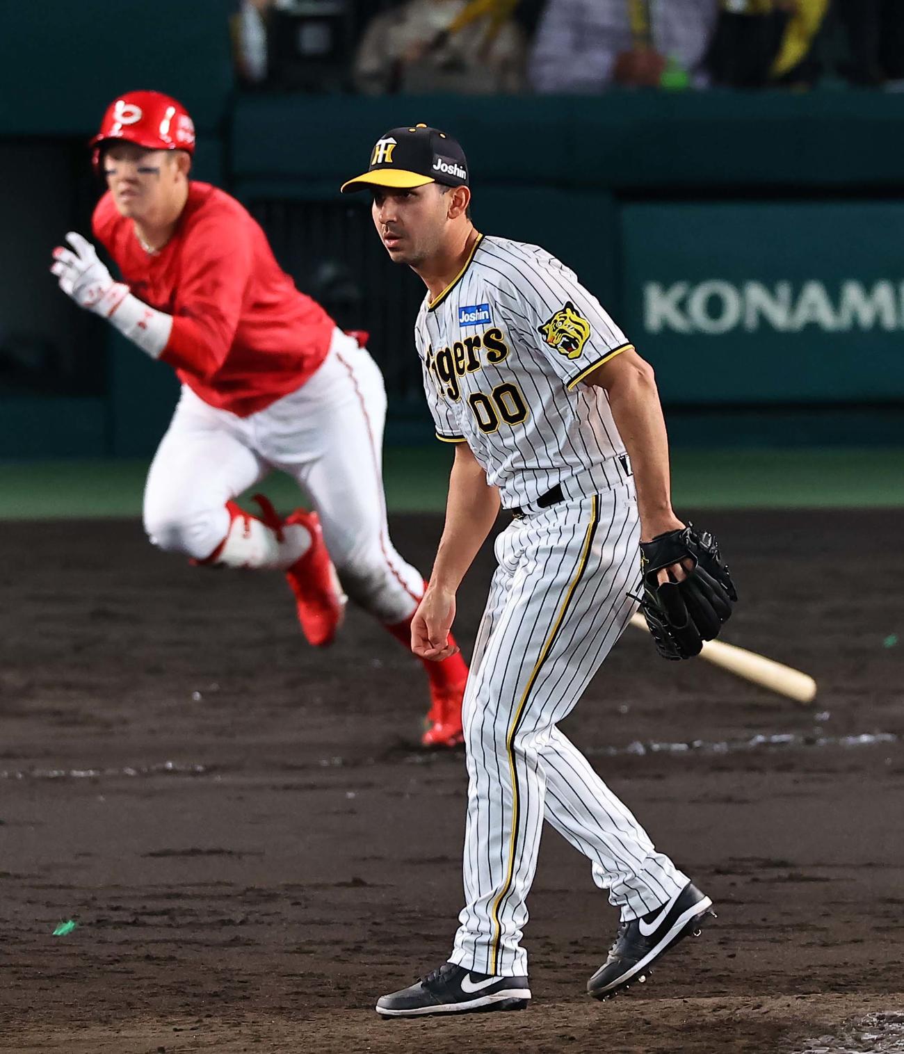 阪神対広島　7回表広島2死二塁、ゲラは小園に右前勝ち越し適時打を浴びる（撮影・上田博志）
