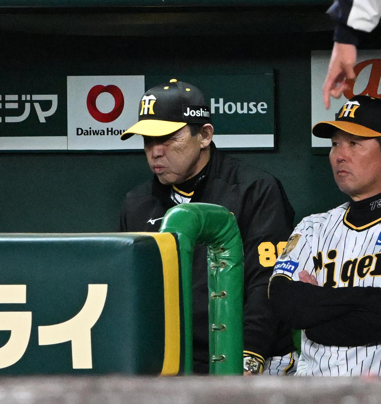 阪神対広島　広島に敗れ渋い表情の岡田監督（撮影・前岡正明）