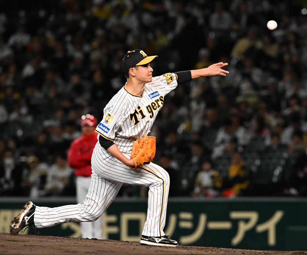 阪神対広島　6回、スローボールを投げる阪神先発の大竹（撮影・前岡正明）