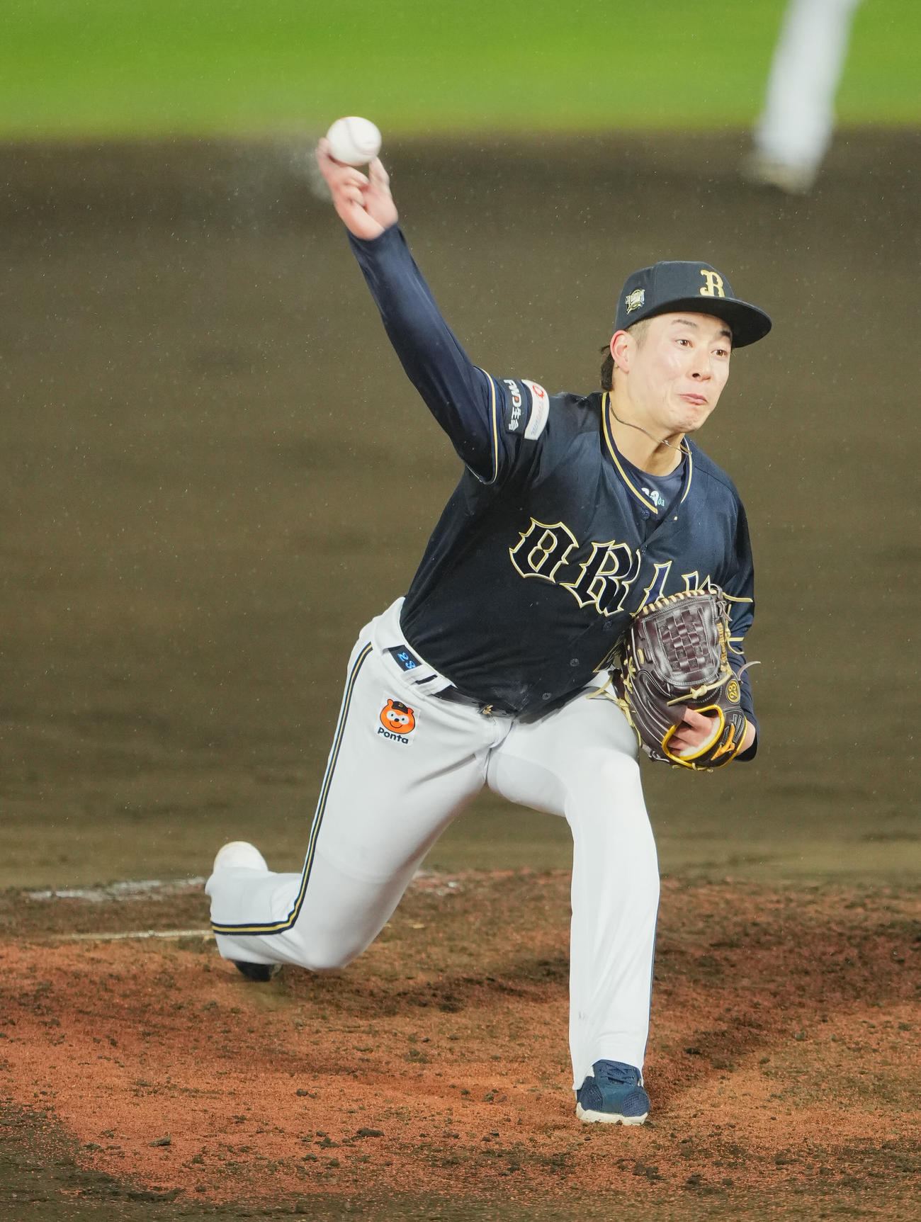 楽天対オリックス　7回裏、オリックス3番手で登板し力投する吉田（撮影・垰建太）