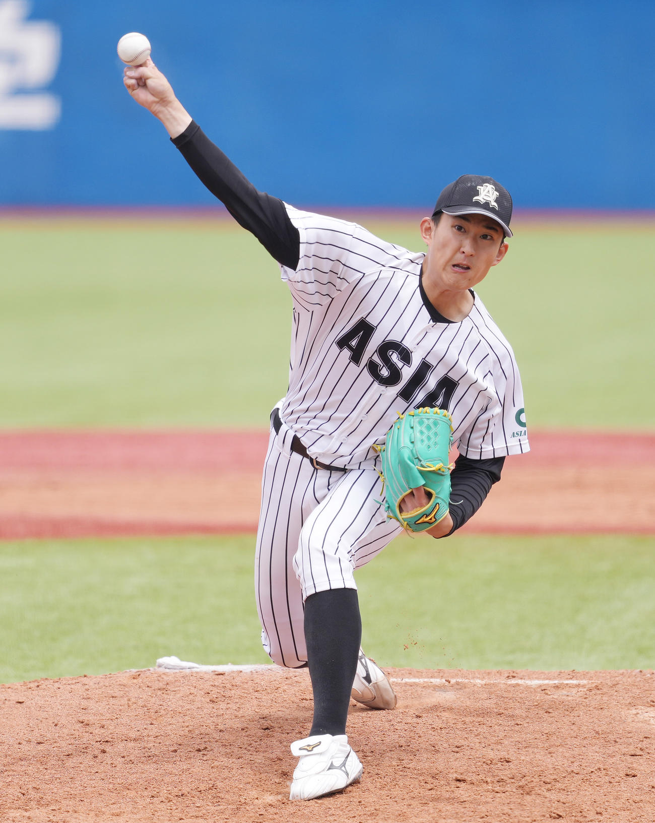 亜大対駒大　先発し力投する亜大・斉藤（撮影・鈴木みどり）