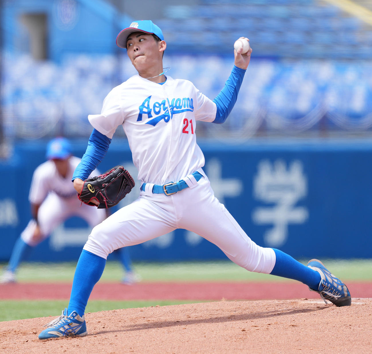 青学大対中大　先発し力投する青学大・児玉（撮影・鈴木みどり）