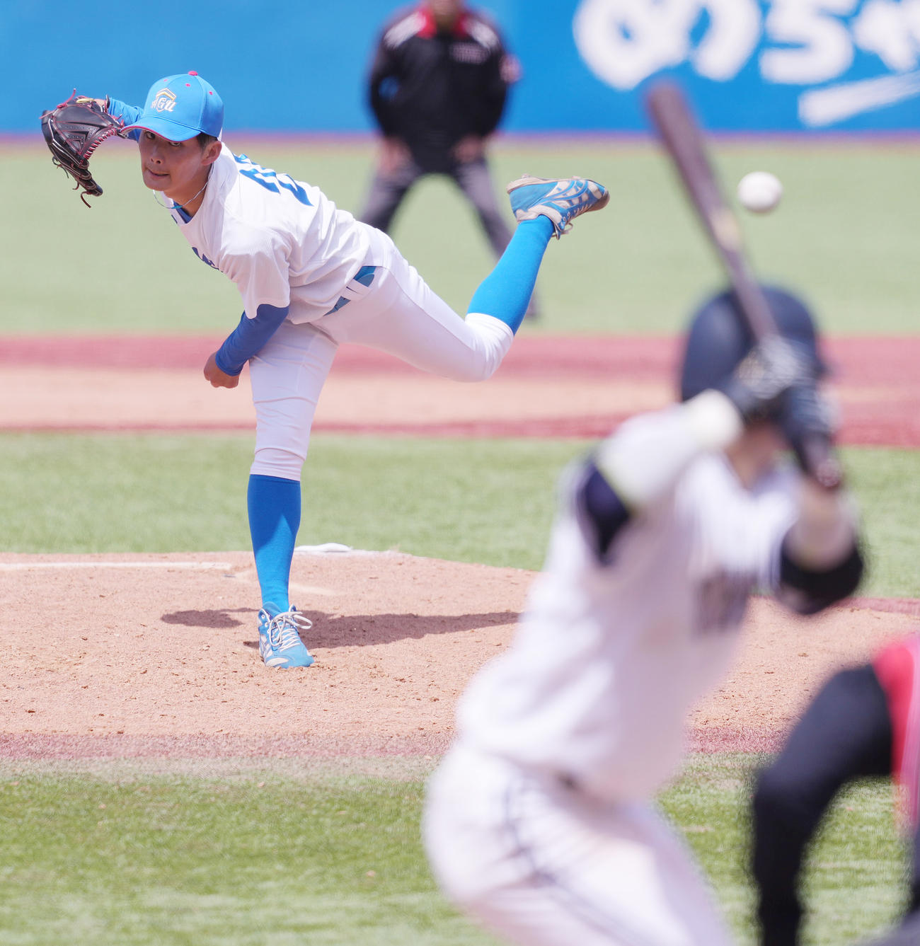 青学大対中大　先発し力投する青学大・児玉（撮影・鈴木みどり）