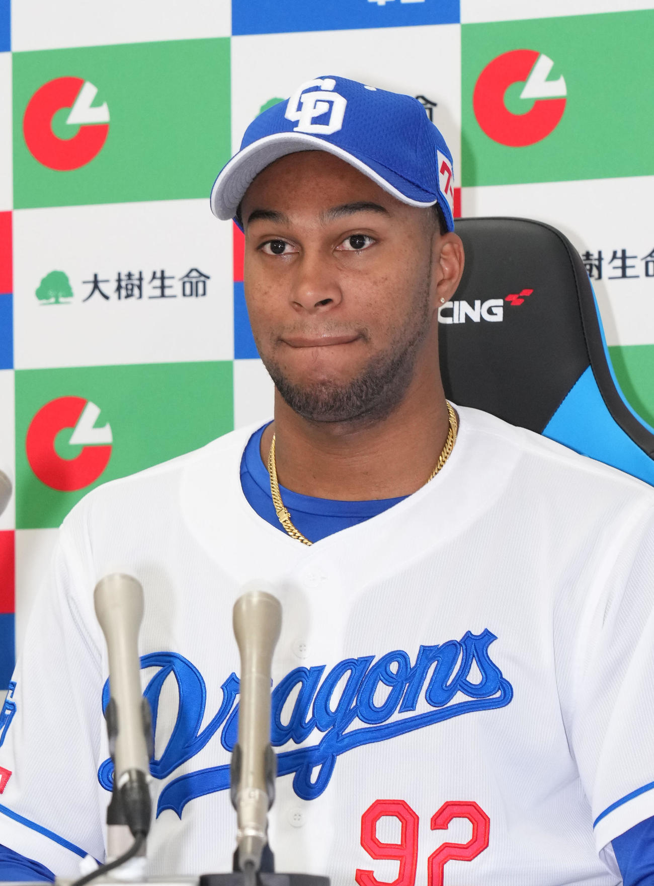 3、4月度「大樹生命月間MVP賞」を受賞し会見するライデル・マルティネス（撮影・森本幸一）