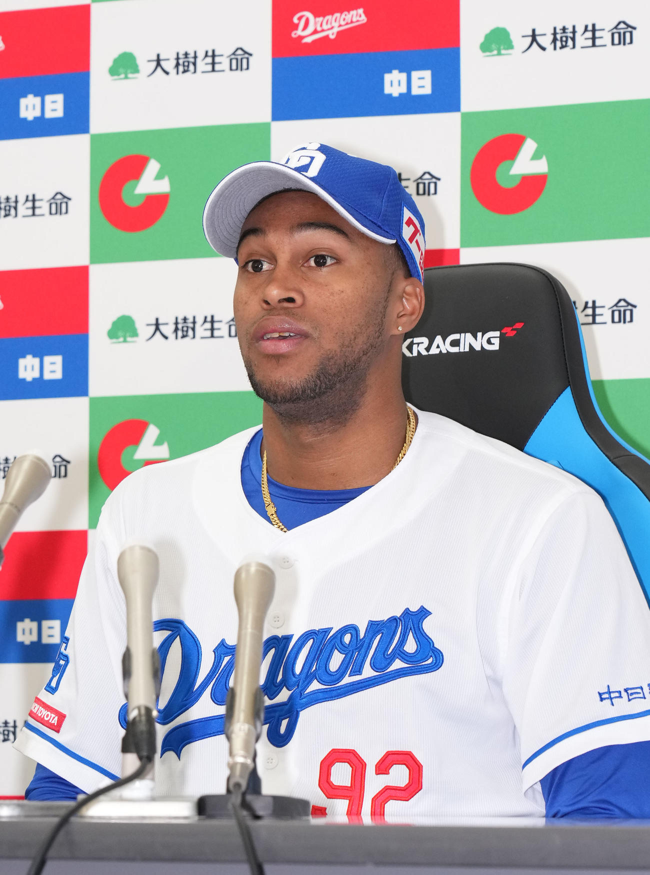 3、4月度「大樹生命月間MVP賞」を受賞し会見するライデル・マルティネス（撮影・森本幸一）