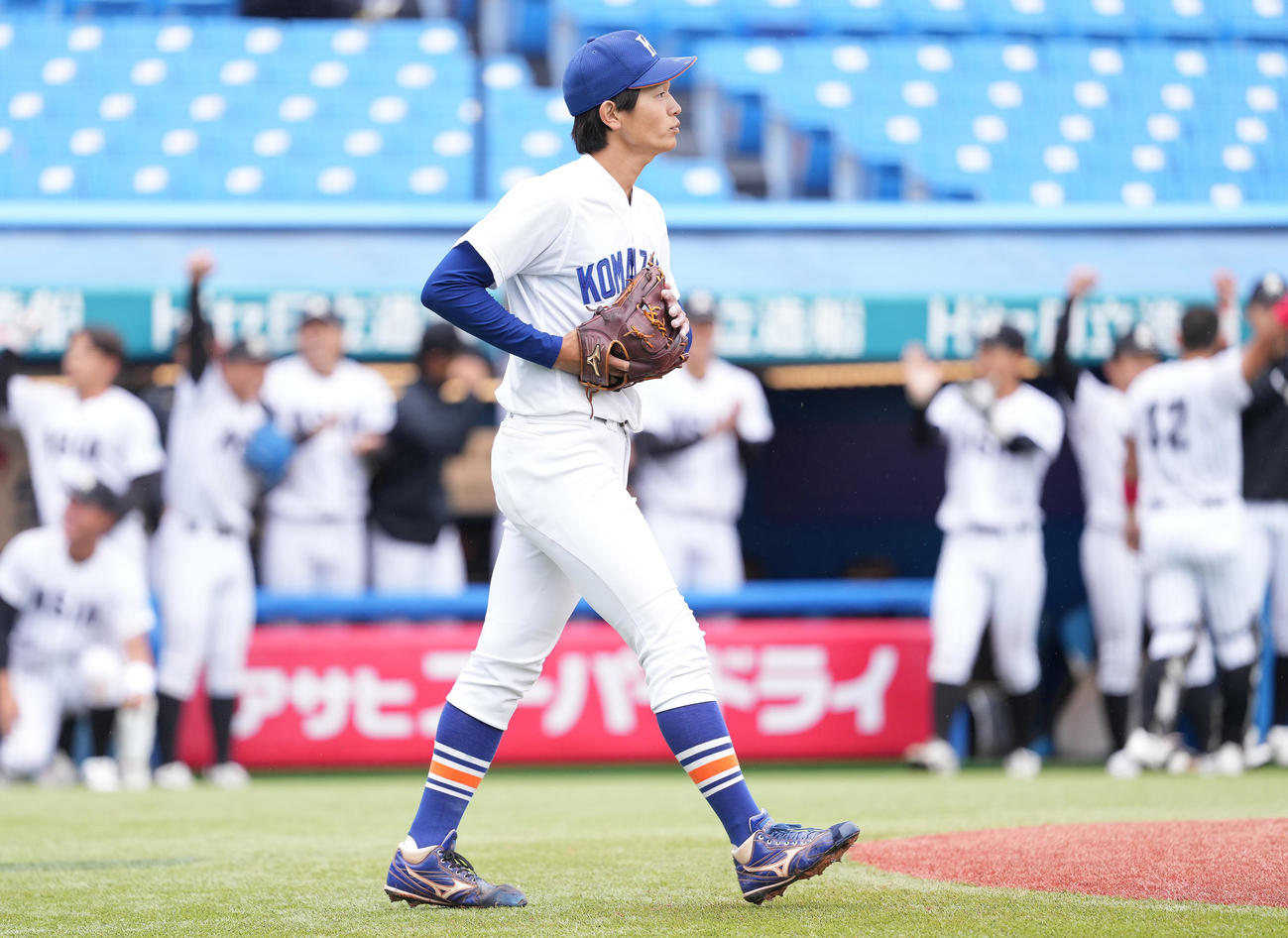 亜大対駒大　1回表亜大2死二塁、西川に先制の左前適時打を浴び、浮かない表情の高井（撮影・鈴木みどり）
