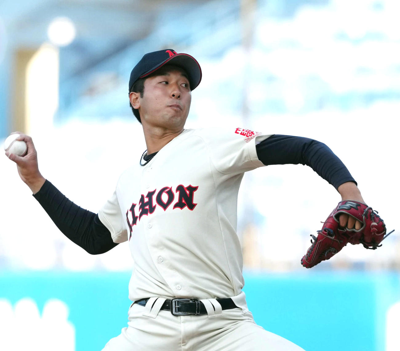 日大対国学院大　完投勝利を飾った日大・市川（撮影・たえ見朱実）