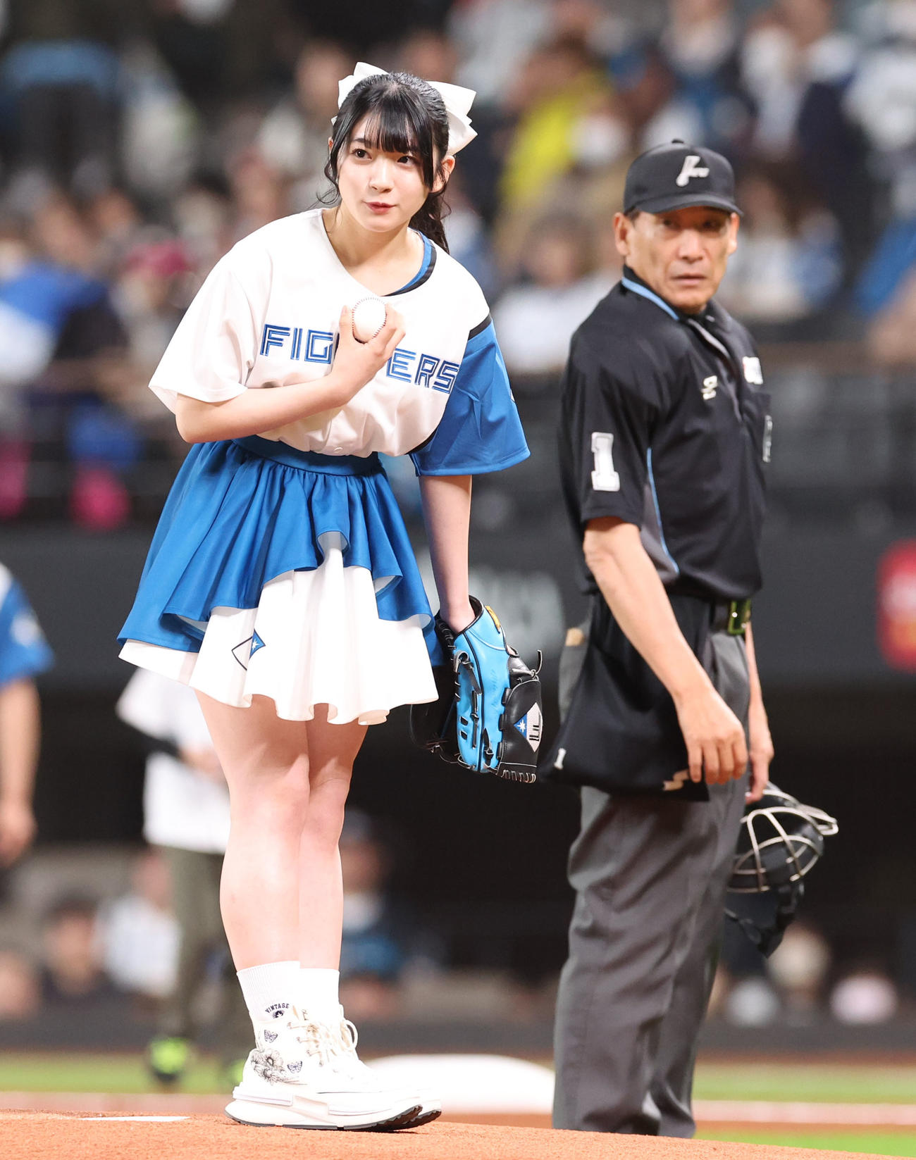 日本ハム対ロッテ　試合前、始球式を務める声優の進藤あまね（撮影・佐藤翔太）