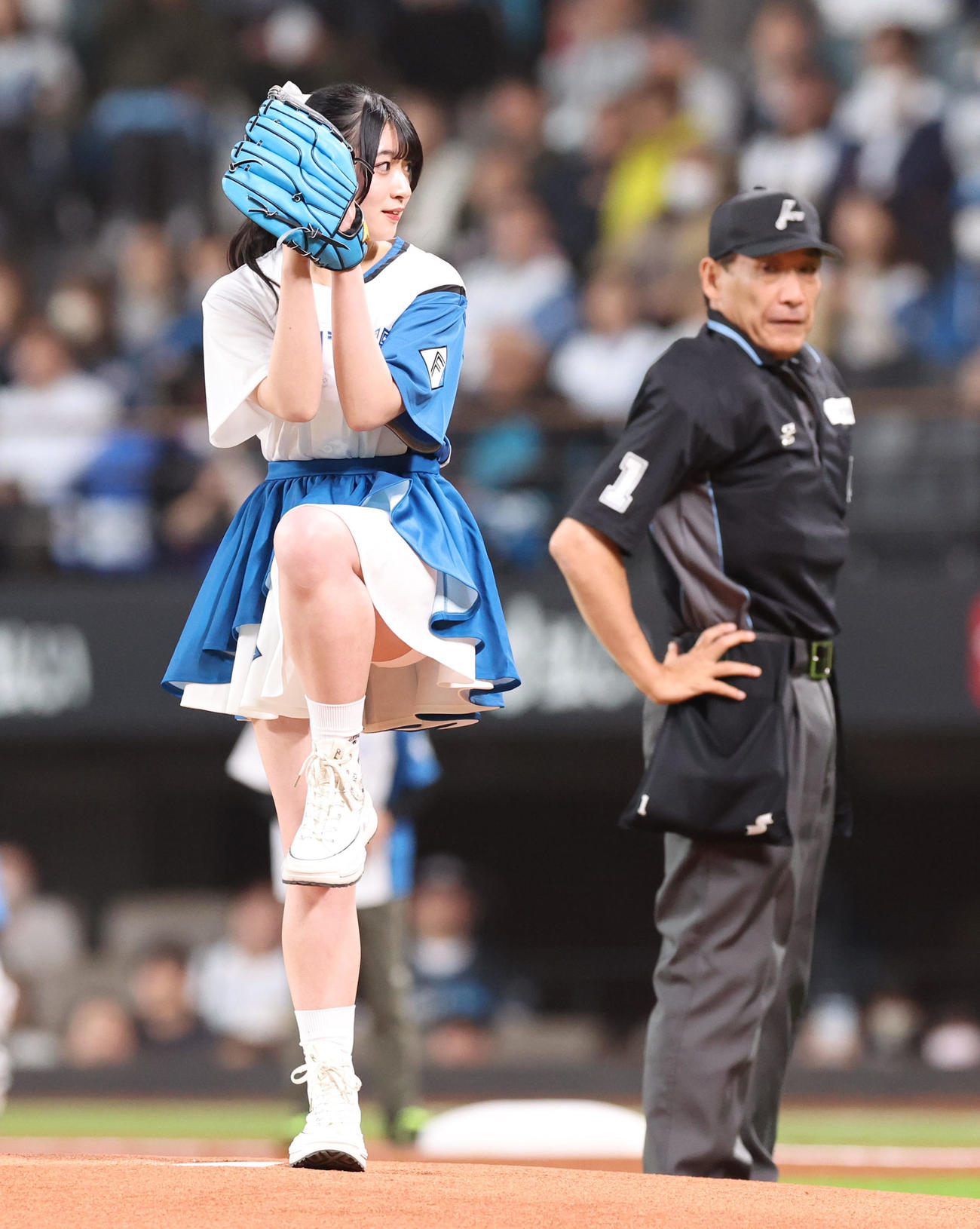 日本ハム対ロッテ　試合前、始球式を務める声優の進藤あまね（撮影・佐藤翔太）