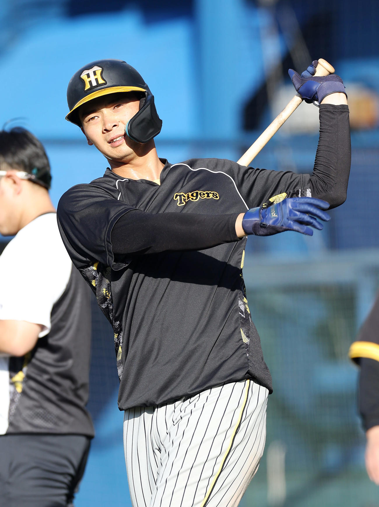DeNA対阪神　1軍に合流した阪神井上（撮影・前田充）