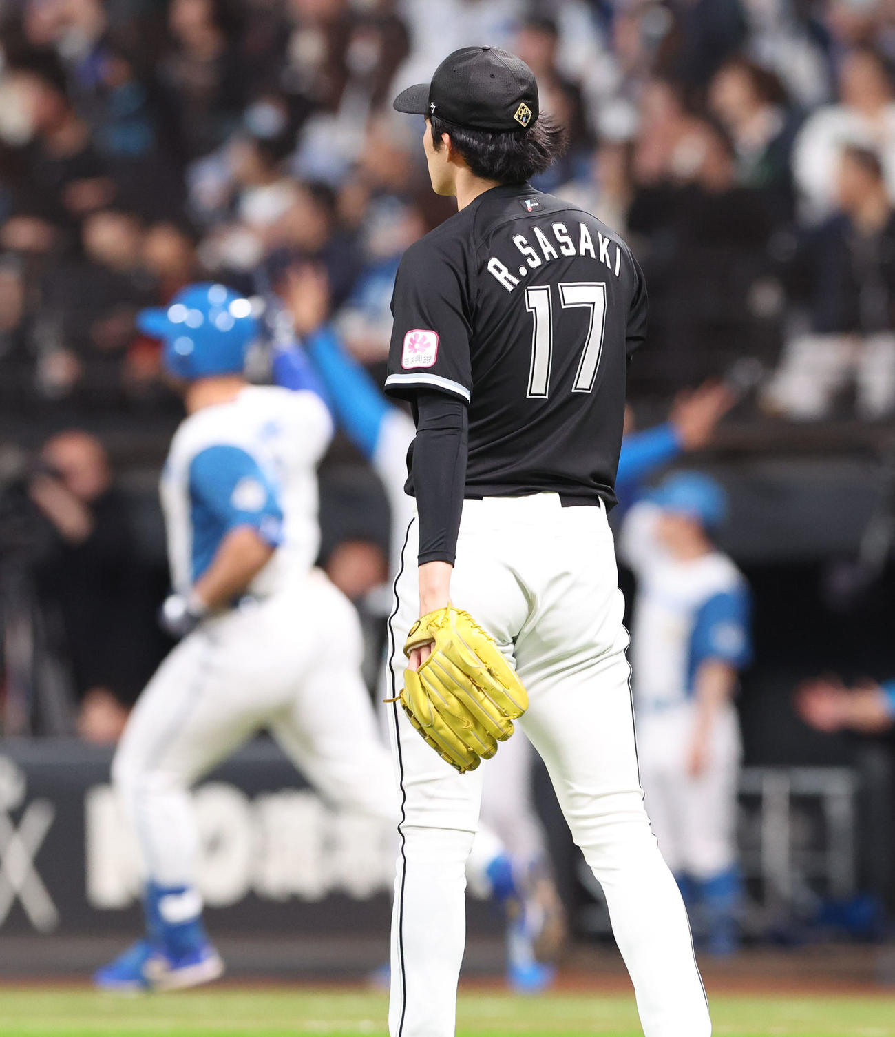 日本ハム対ロッテ　2回裏日本ハム無死、マルティネスに先制となる右越え本塁打を浴びる佐々木（撮影・佐藤翔太）