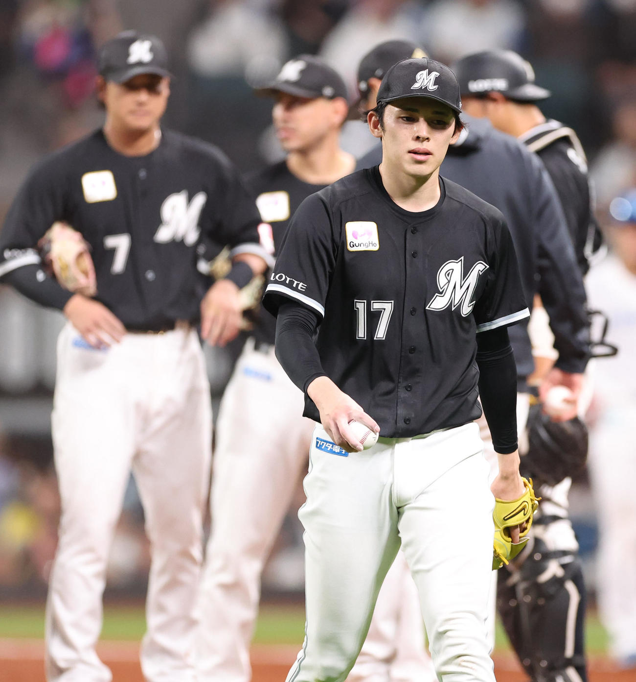日本ハム対ロッテ　6回裏途中で降板するロッテ佐々木（撮影・佐藤翔太）
