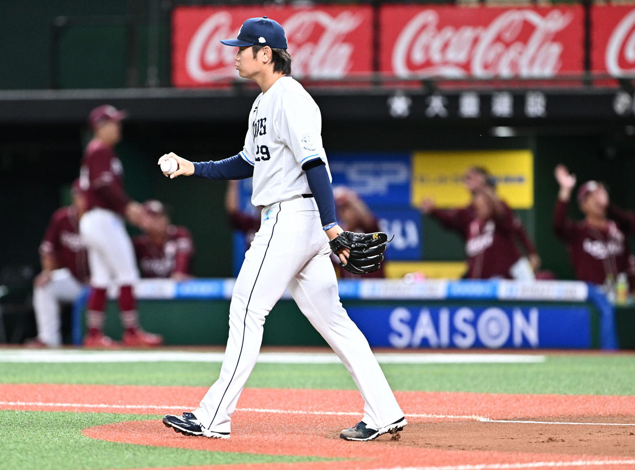 西武対楽天　1回表楽天1死三塁、捕逸で先制を許した青山（撮影・滝沢徹郎）