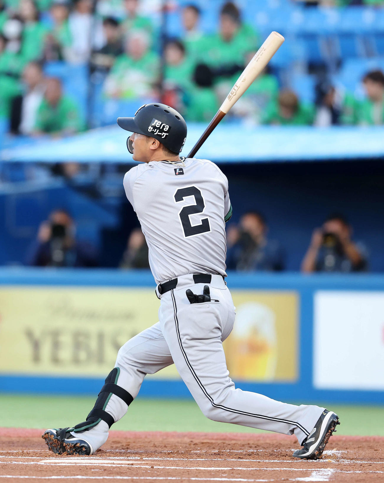 ヤクルト対巨人　1回表巨人2死、吉川は右越えソロ本塁打を放つ（撮影・鈴木正人）