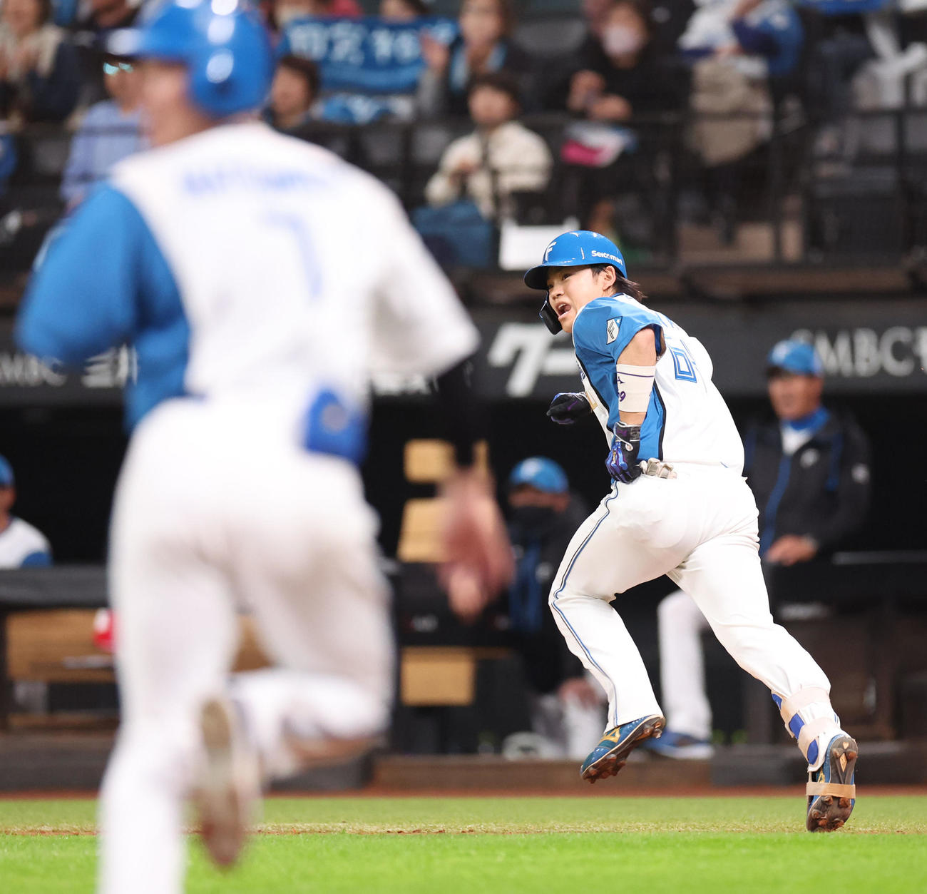 日本ハム対ロッテ　6回裏日本ハム2死満塁、田宮は走者一掃となる適時二塁打を放つ（撮影・佐藤翔太）
