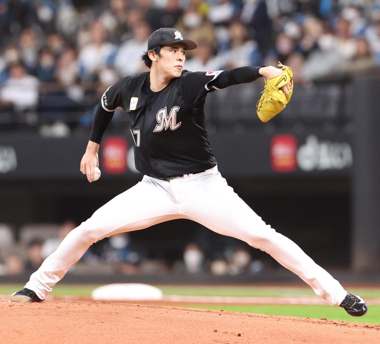 日本ハム対ロッテ　力投するロッテ先発の佐々木（撮影・佐藤翔太）