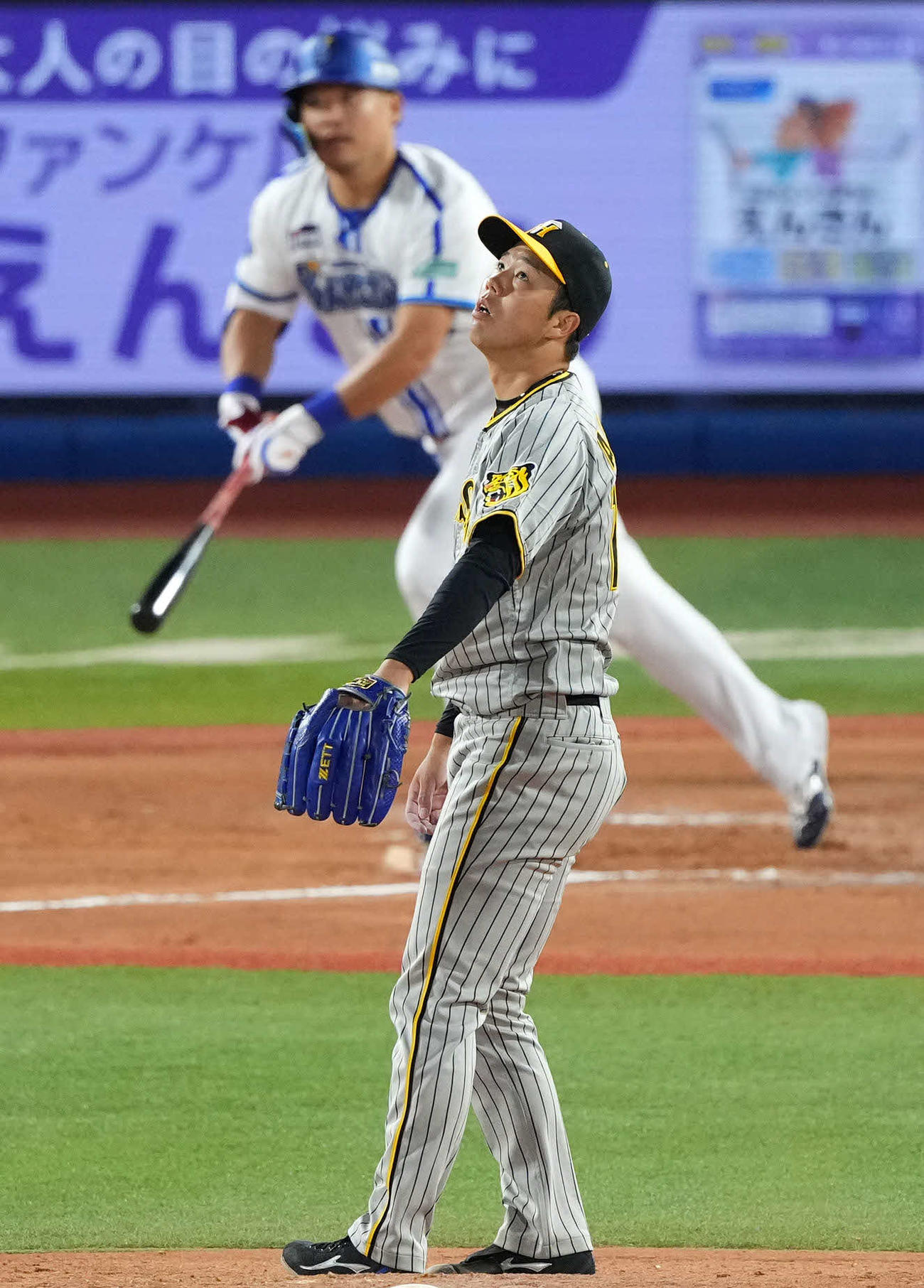 DeNA対阪神　6回裏DeNA無死三塁、筒香に中適時三塁打を浴びる青柳（撮影・横山健太）