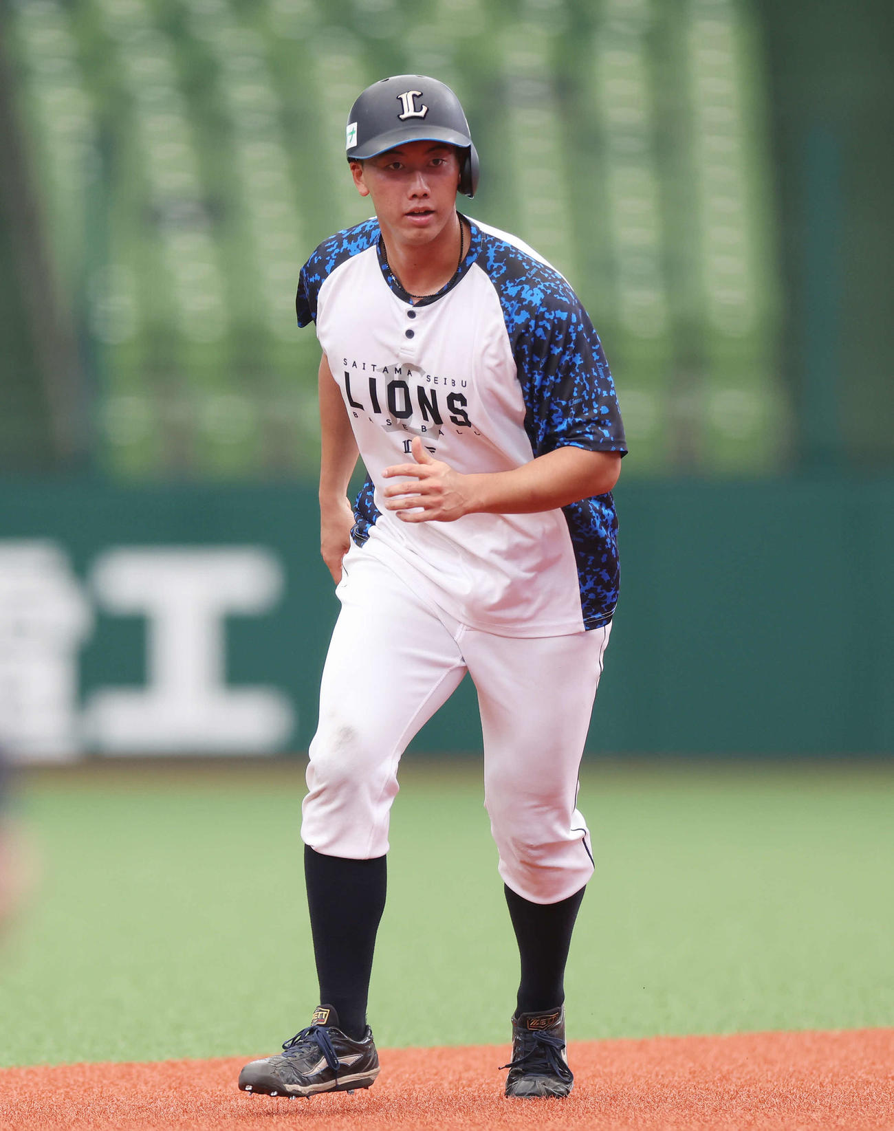 西武対楽天　試合前、走塁練習する西武村田（撮影・宮地輝）